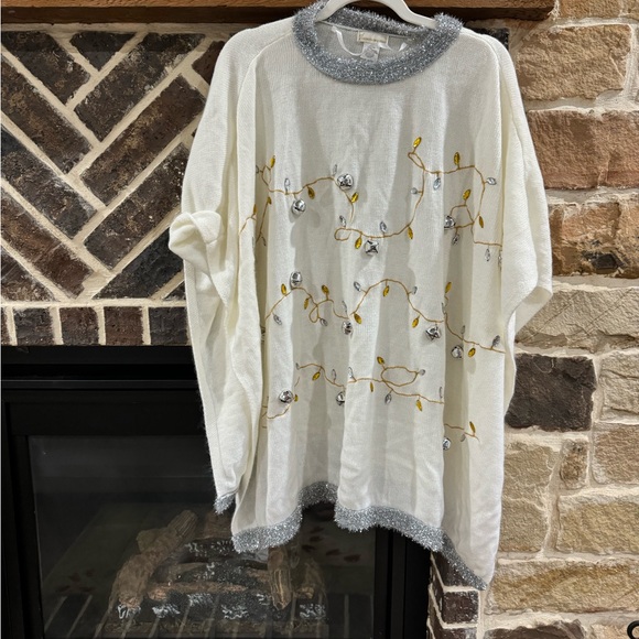 Poncho Chrismas - Picture 1 of 4
